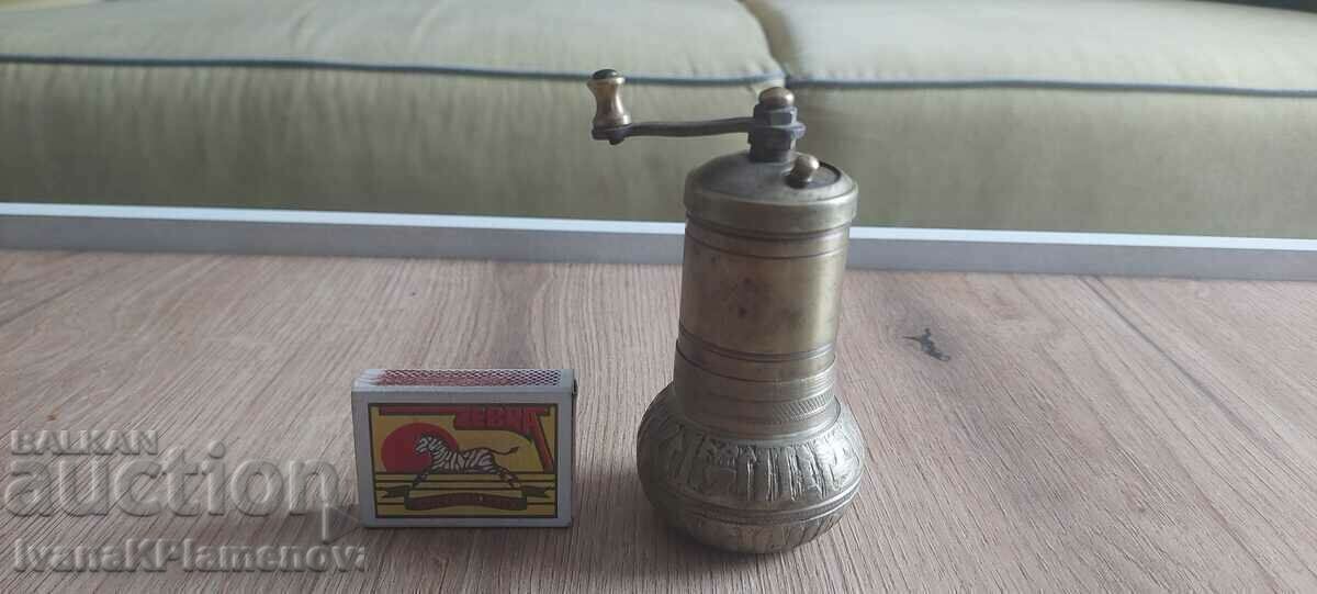 Grinder bronze - 6 Grinder bronze - 6