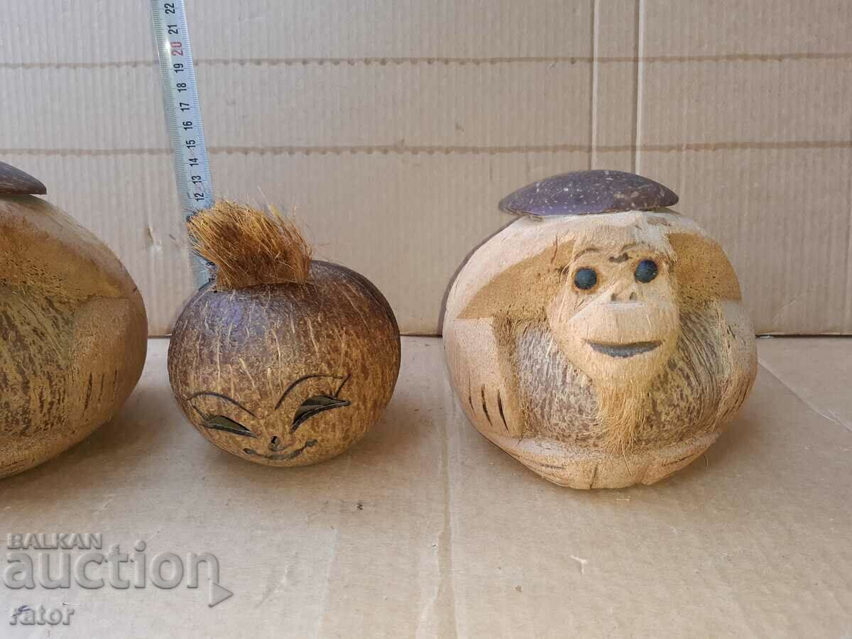 Auction  Old figures, coconut statuettes - 4 pieces