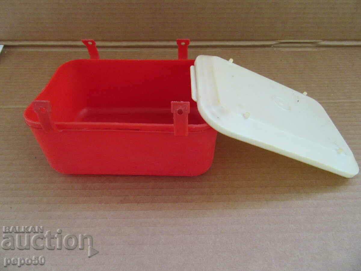 BULGARIAN PLASTIC FOOD BOX FROM 1975. with price 6.00 BGN | € 3.07 BULGARIAN PLASTIC FOOD BOX FROM 1975. with price 6.00 BGN | € 3.07