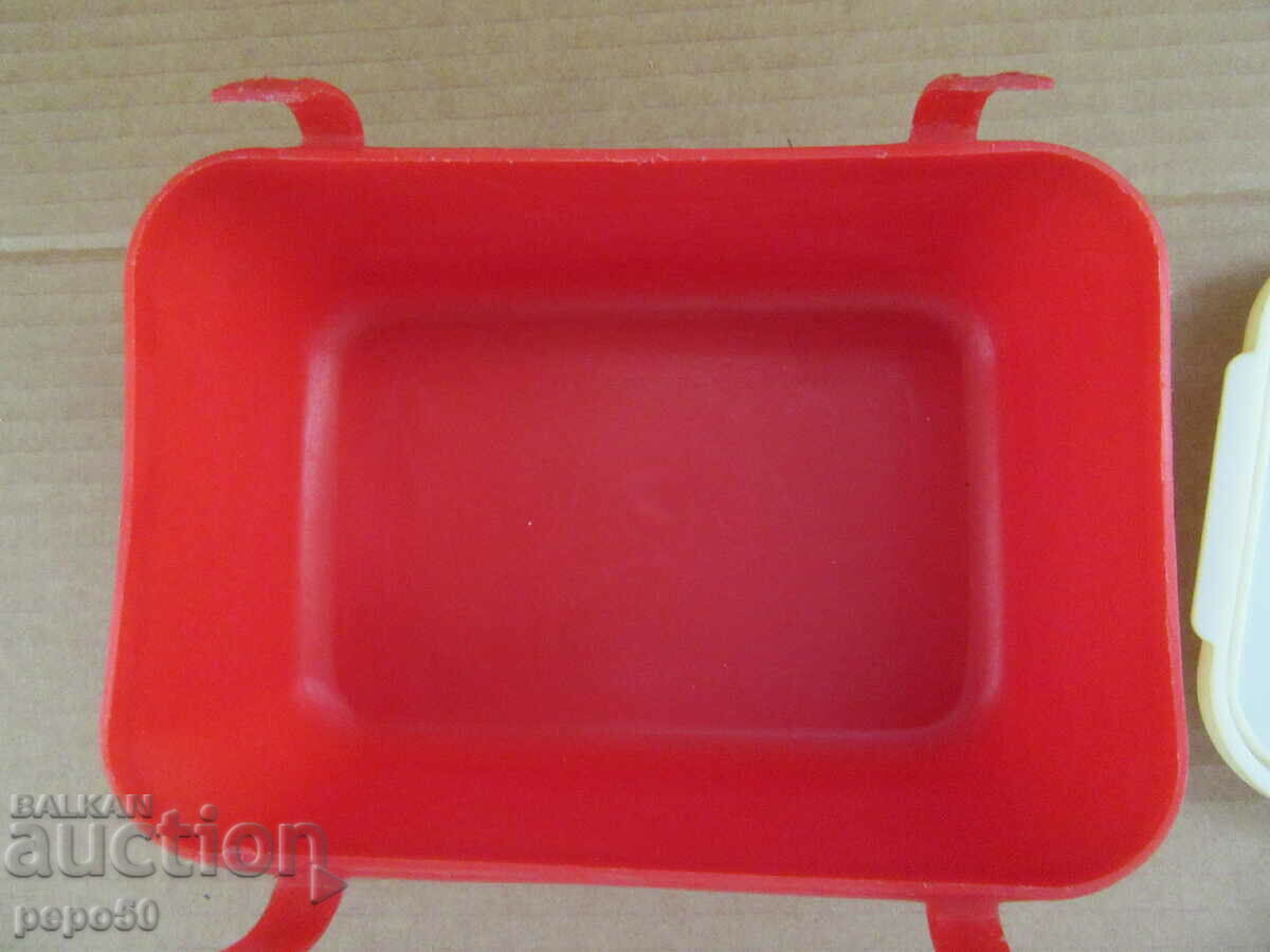 Auction BULGARIAN PLASTIC FOOD BOX FROM 1975. Auction BULGARIAN PLASTIC FOOD BOX FROM 1975.