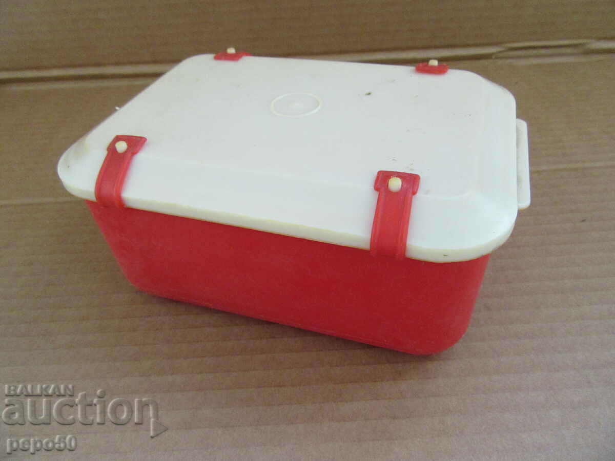 BULGARIAN PLASTIC FOOD BOX FROM 1975.