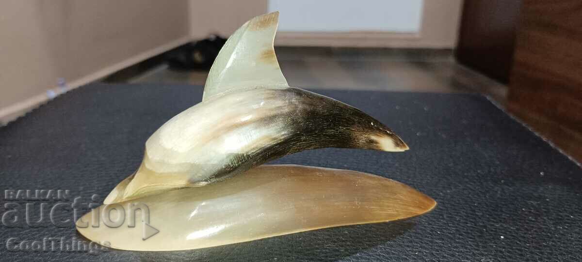 Figure dolphin horn