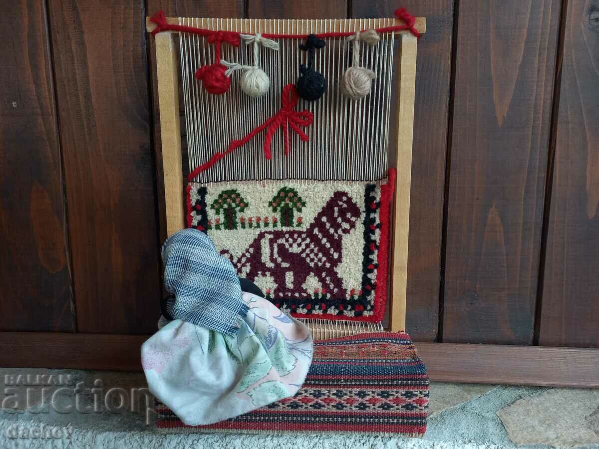 Grandma weaves a carpet with a lion on a loom museum tavern - UNIQUE!