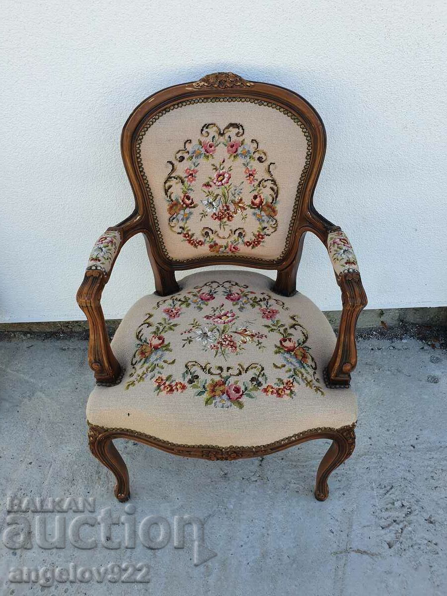 Beautiful vintage solid Romeo and Juliet chair!