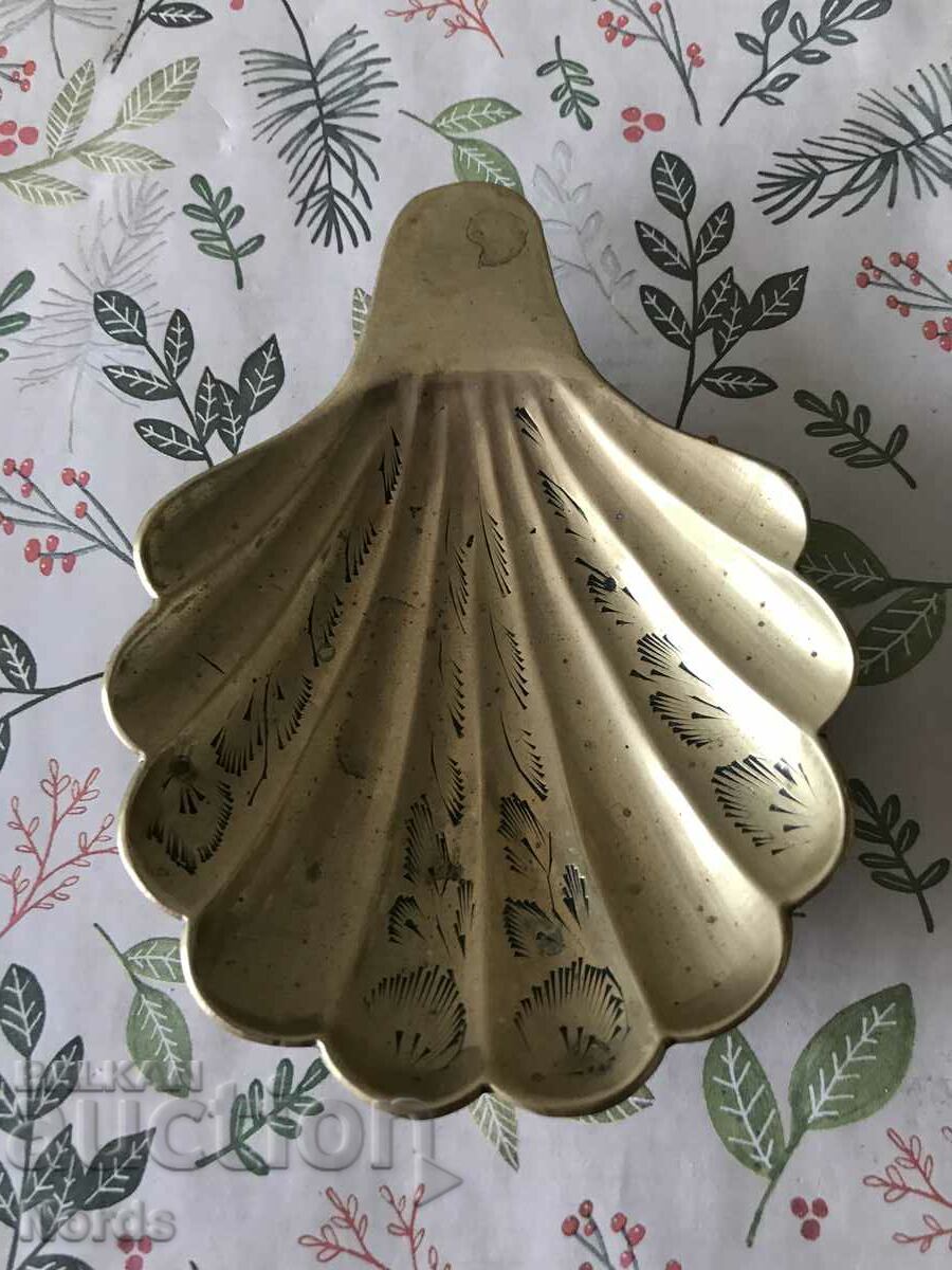 Brass figurine of a seashell