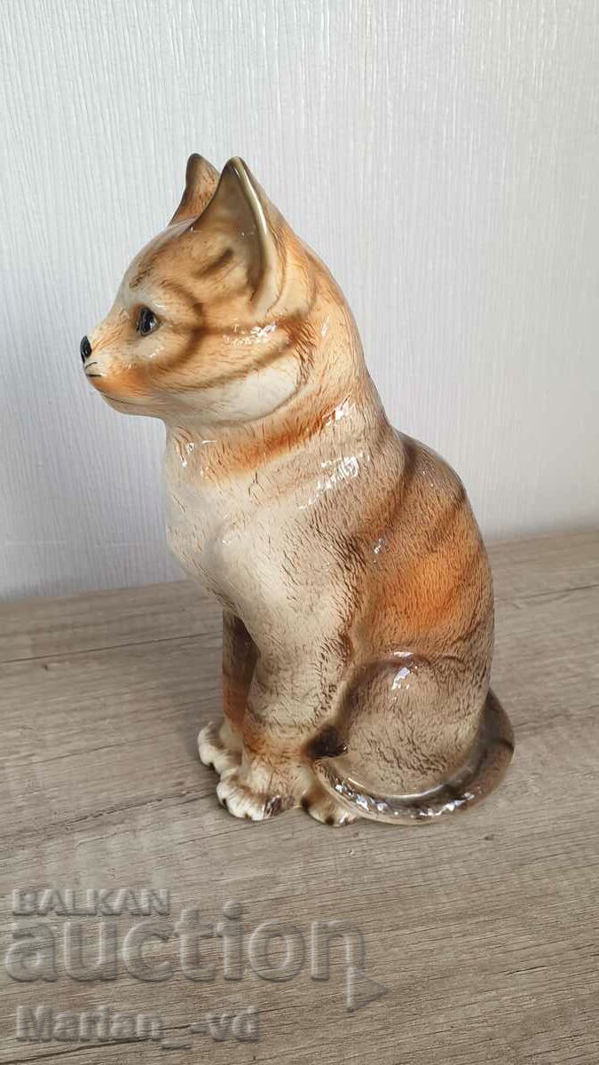 Auction Porcelain figurine of a kitten Auction Porcelain figurine of a kitten