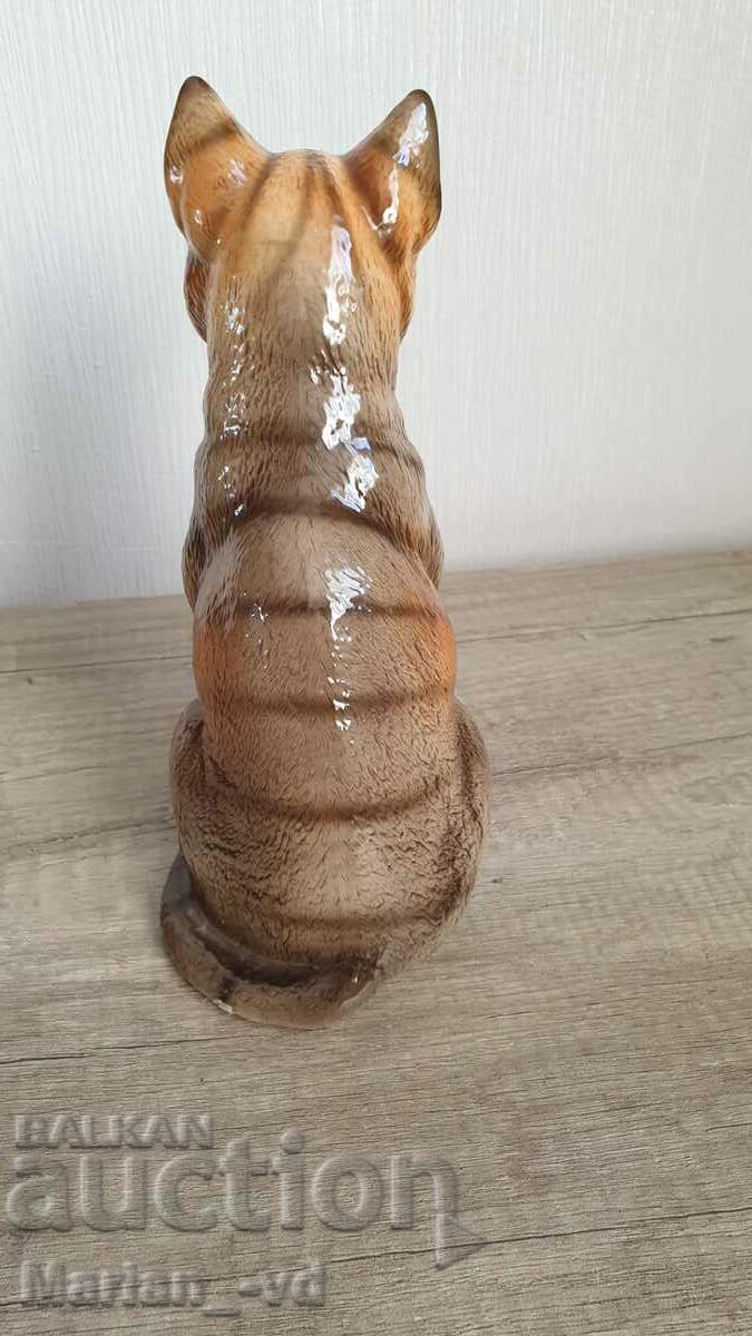 Delivery of Porcelain figurine of a kitten Delivery of Porcelain figurine of a kitten