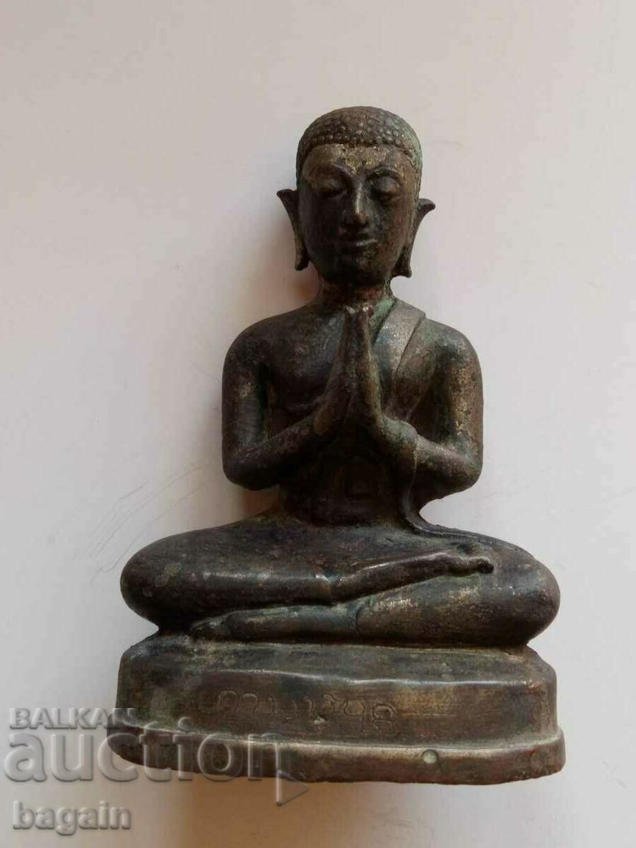 Statuia lui Buddha.