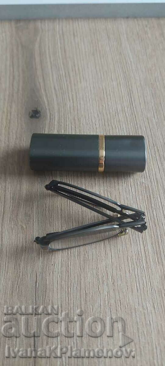 Folding glasses with price 20.00 BGN | € 10.23 Folding glasses with price 20.00 BGN | € 10.23