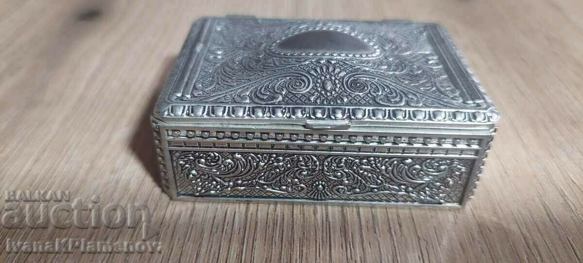 Metal box with price 14.00 BGN | € 7.16 Metal box with price 14.00 BGN | € 7.16
