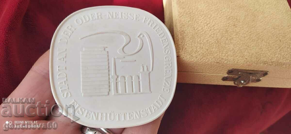 Original plaque medal porcelain-Meissen with price 40.00 BGN | € 20.45 Original plaque medal porcelain-Meissen with price 40.00 BGN | € 20.45