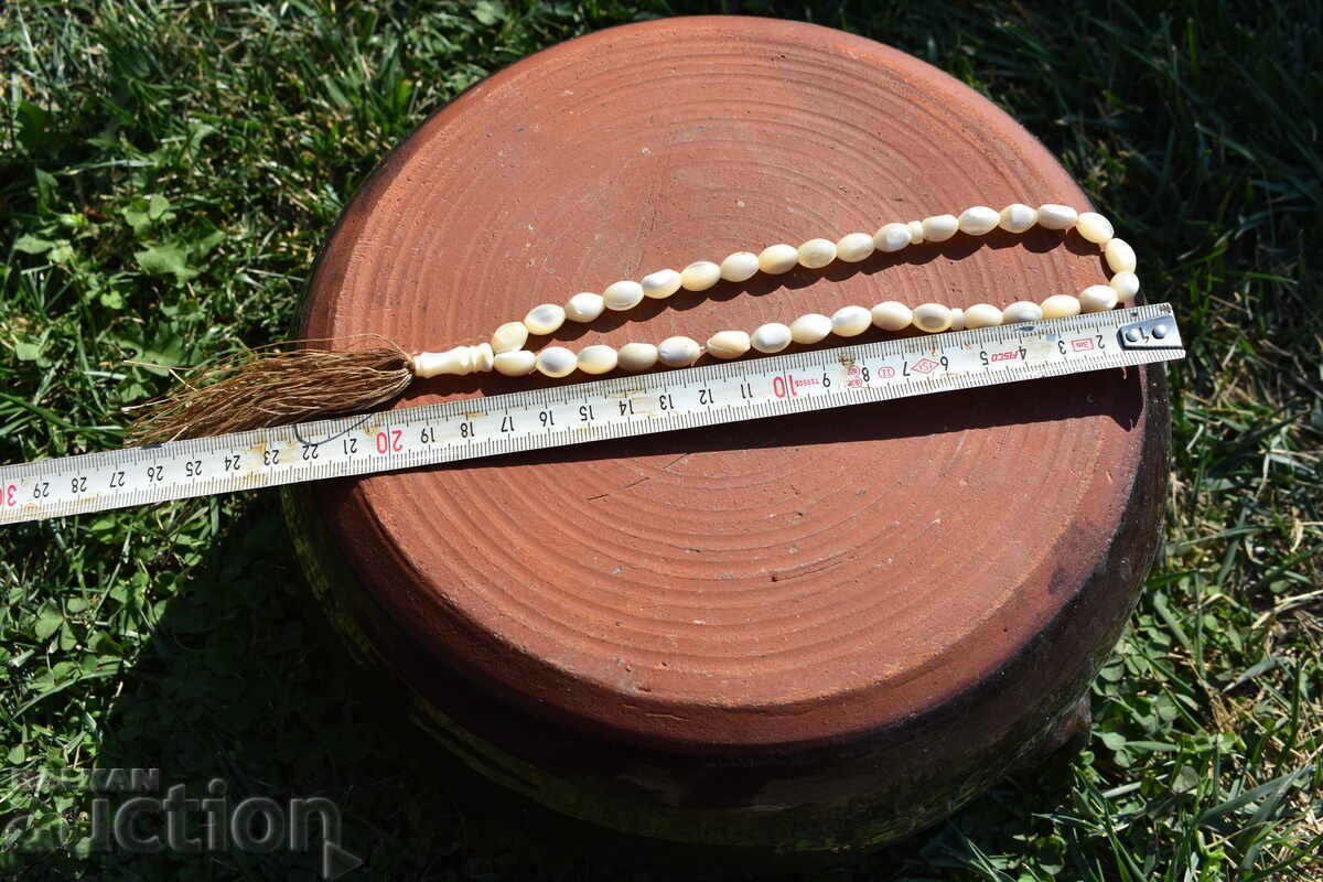 Седефена броеница с цена 80.00 лв. | € 40.90 Седефена броеница с цена 80.00 лв. | € 40.90