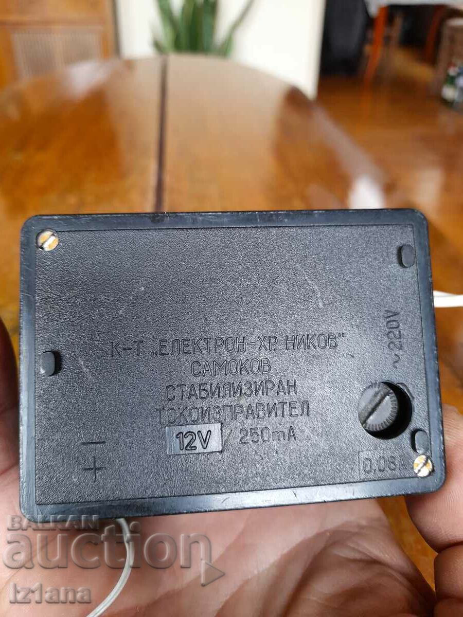 Delivery of Old stabilized rectifier 12V Delivery of Old stabilized rectifier 12V