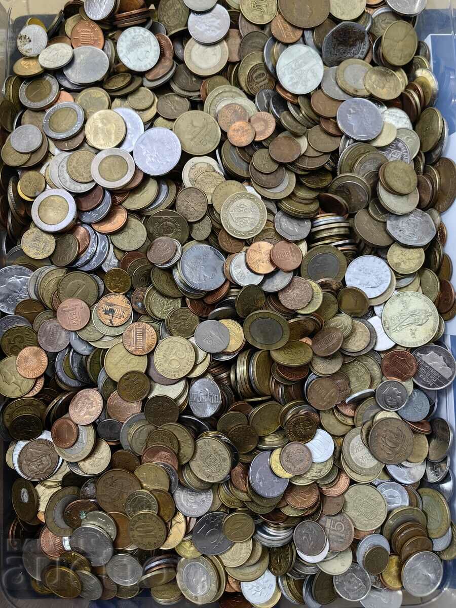 3 kilos of coins from around the world