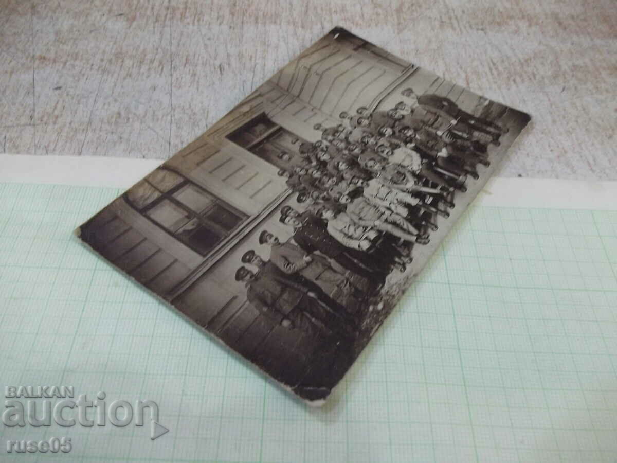 Аукцион Снимка стара на група мъже в униформи пред сграда Аукцион Снимка стара на група мъже в униформи пред сграда