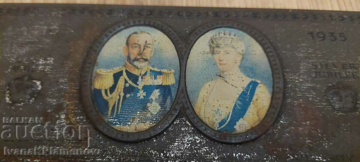 Кутийка метална винтидж за колекционери с цена 25.00 лв. | € 12.78 Кутийка метална винтидж за колекционери с цена 25.00 лв. | € 12.78