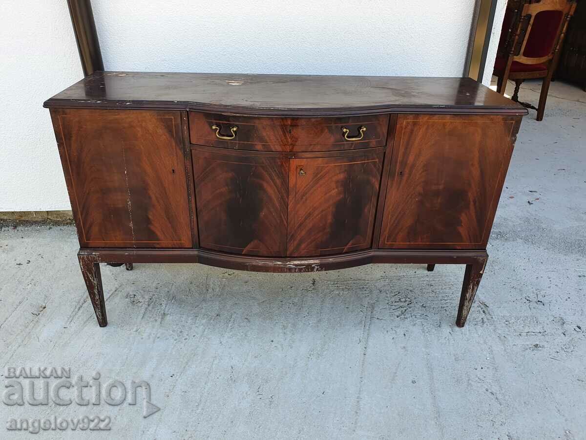 Vintage wooden chest of drawers!