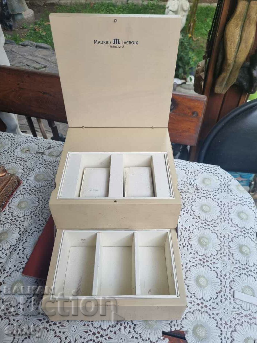 Auction Box for 5 Swiss watches Auction Box for 5 Swiss watches