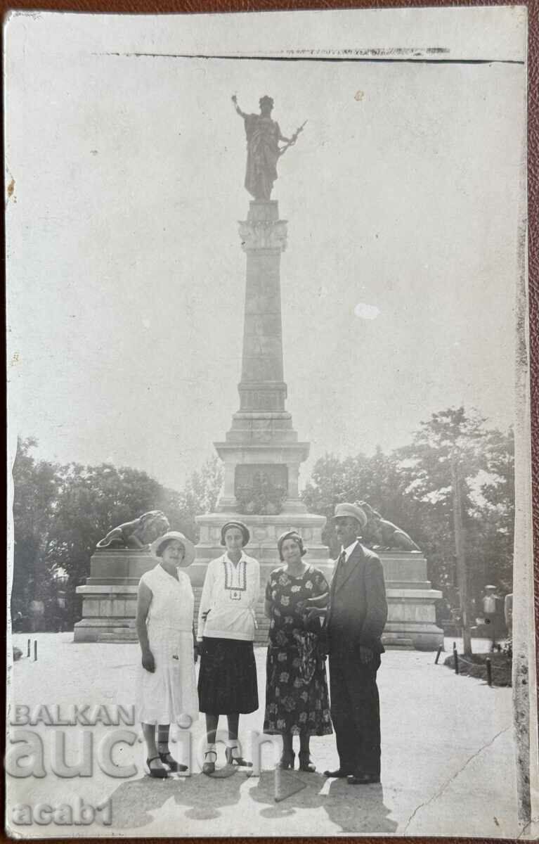 Ruse in front of the Opalchen monument