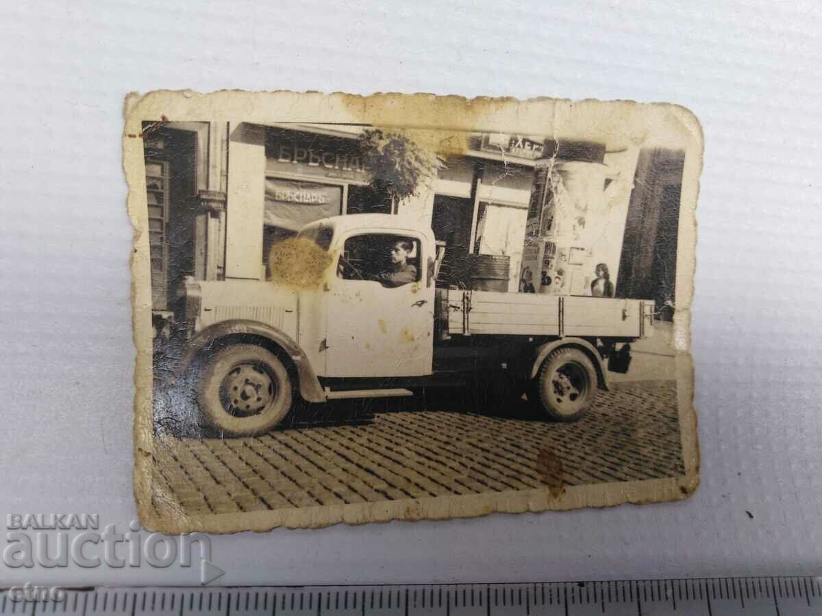 ROYAL PHOTO - Truck, barber