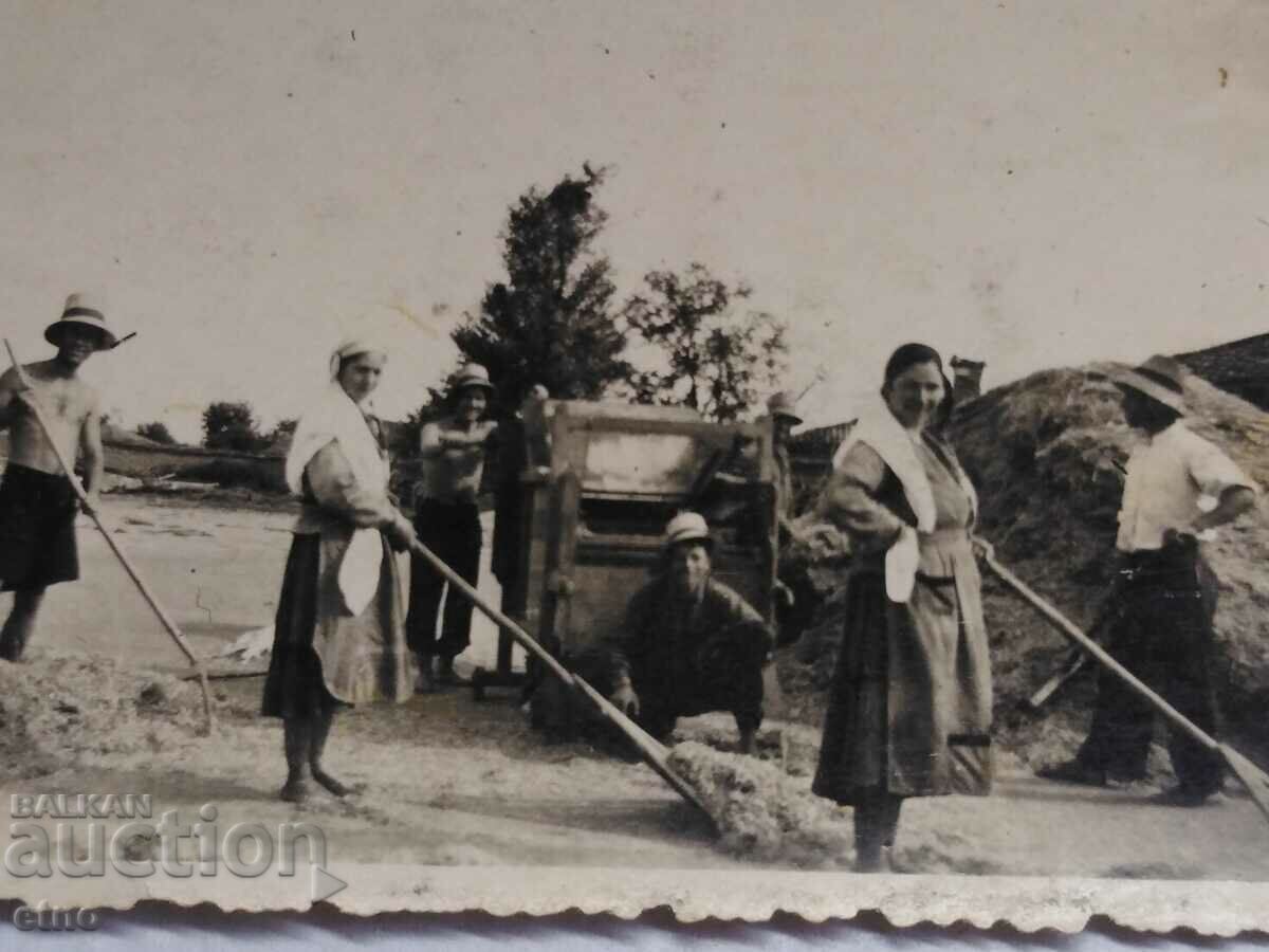 ΒΑΣΙΛΙΚΗ ΦΩΤΟΓΡΑΦΙΑ - ΓΕΩΡΓΙΑ, ΝΙΚΗΤΕΣ με τιμή 10.00 BGN | € 5.11