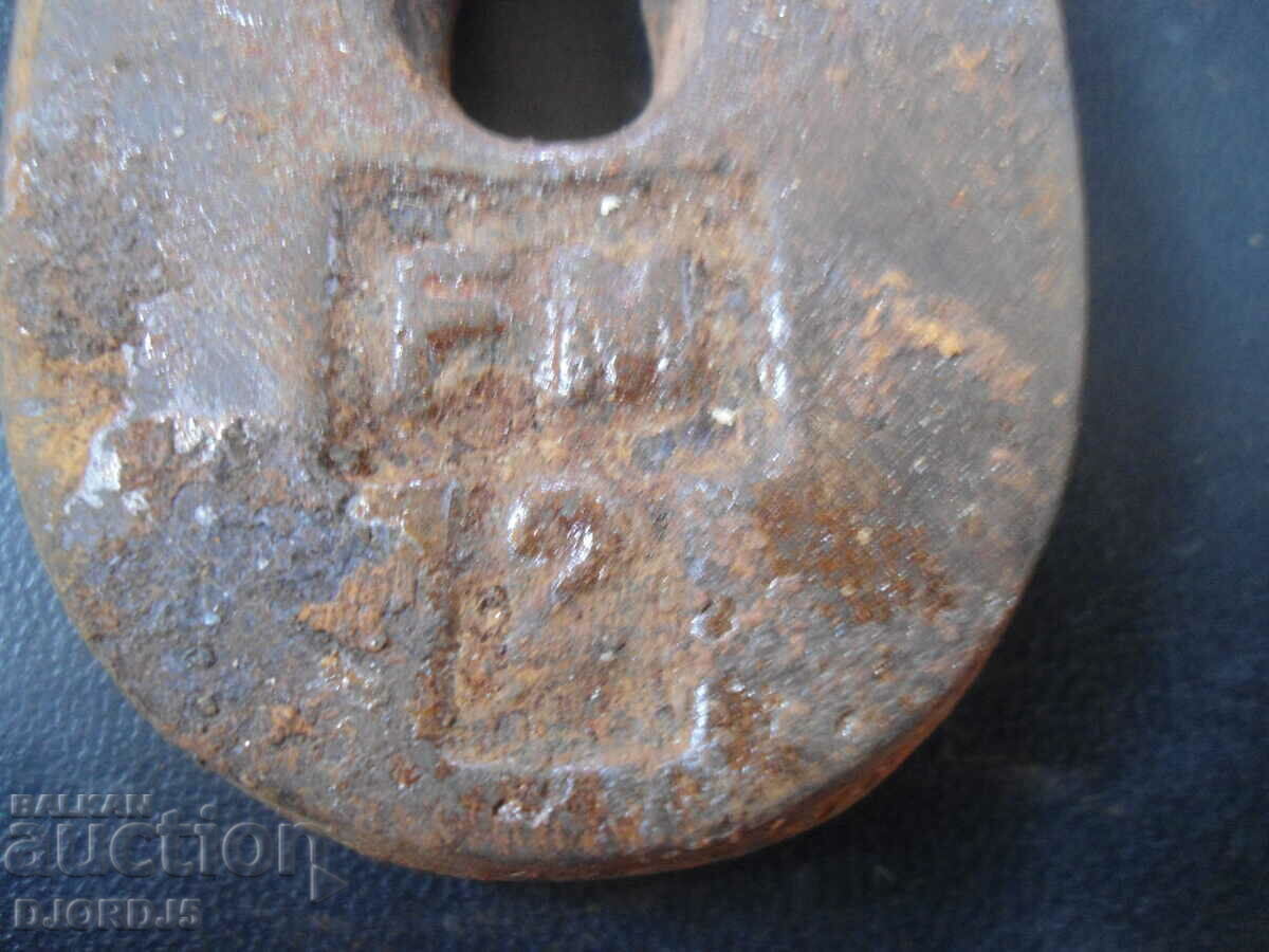 Old weight, mace, 0.500 kg with price 3.00 BGN | € 1.53 Old weight, mace, 0.500 kg with price 3.00 BGN | € 1.53