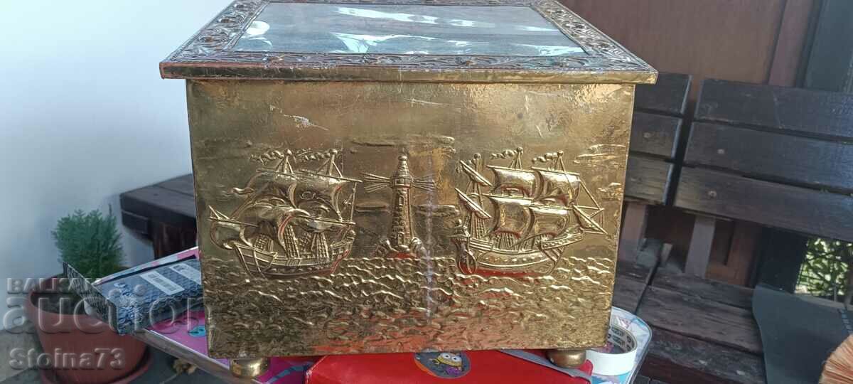 Rare antique Antique - Old box with fittings