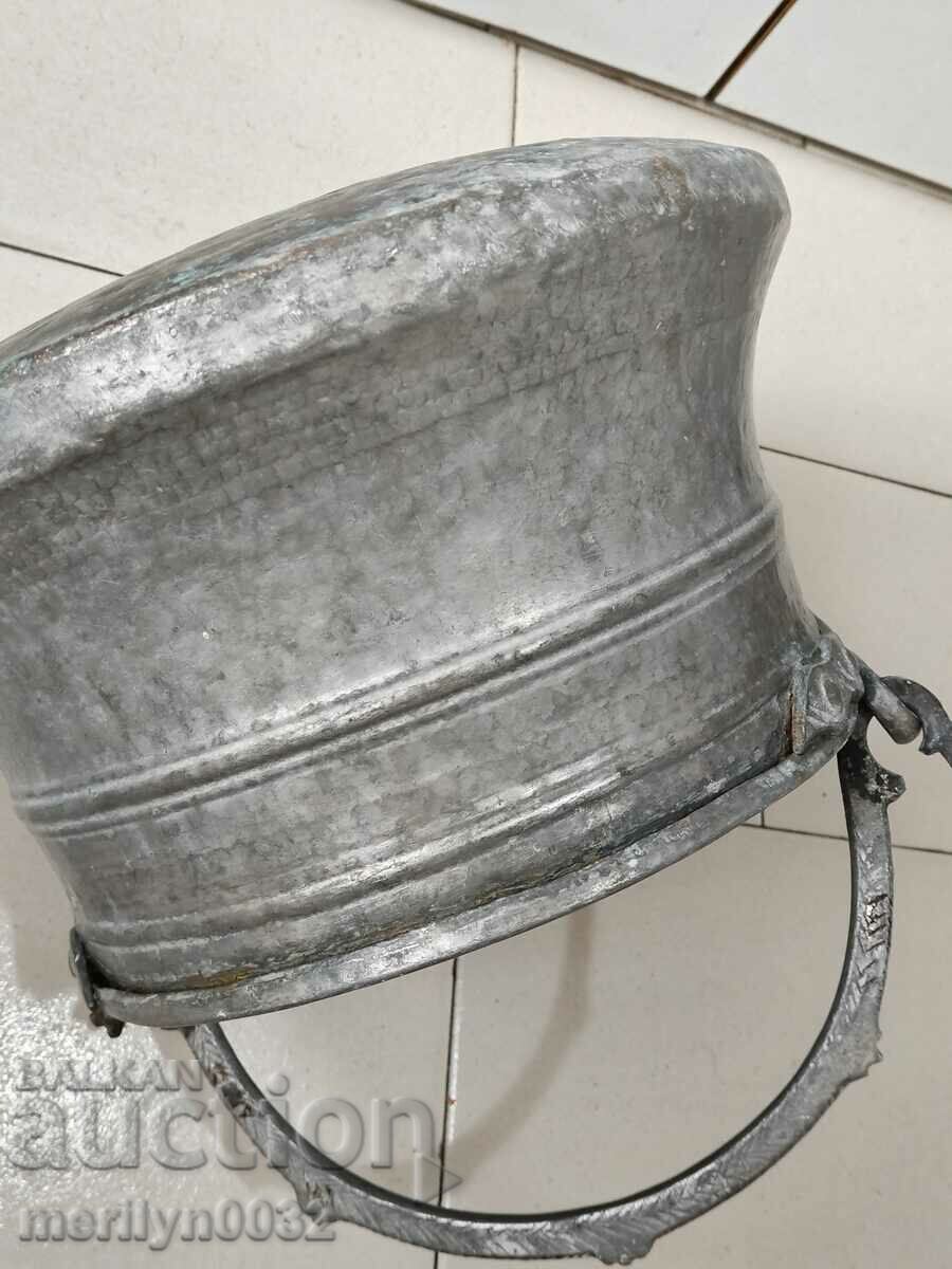 Auction Tinned coin, cauldron, copper, copper vessel Auction Tinned coin, cauldron, copper, copper vessel