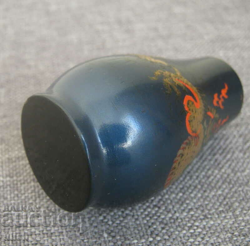Auction Old miniature Chinese dragon vase Auction Old miniature Chinese dragon vase
