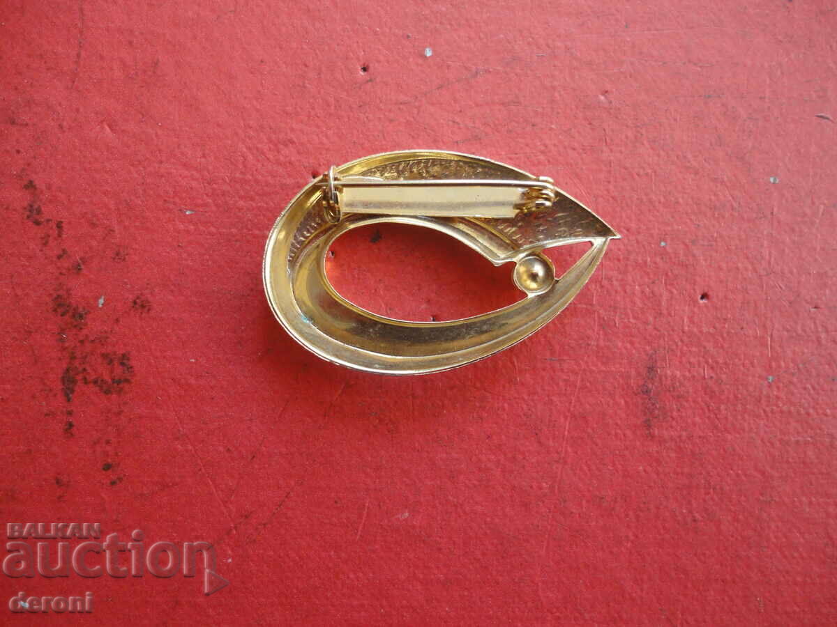 Auction Gold-plated pearl brooch 72 Auction Gold-plated pearl brooch 72