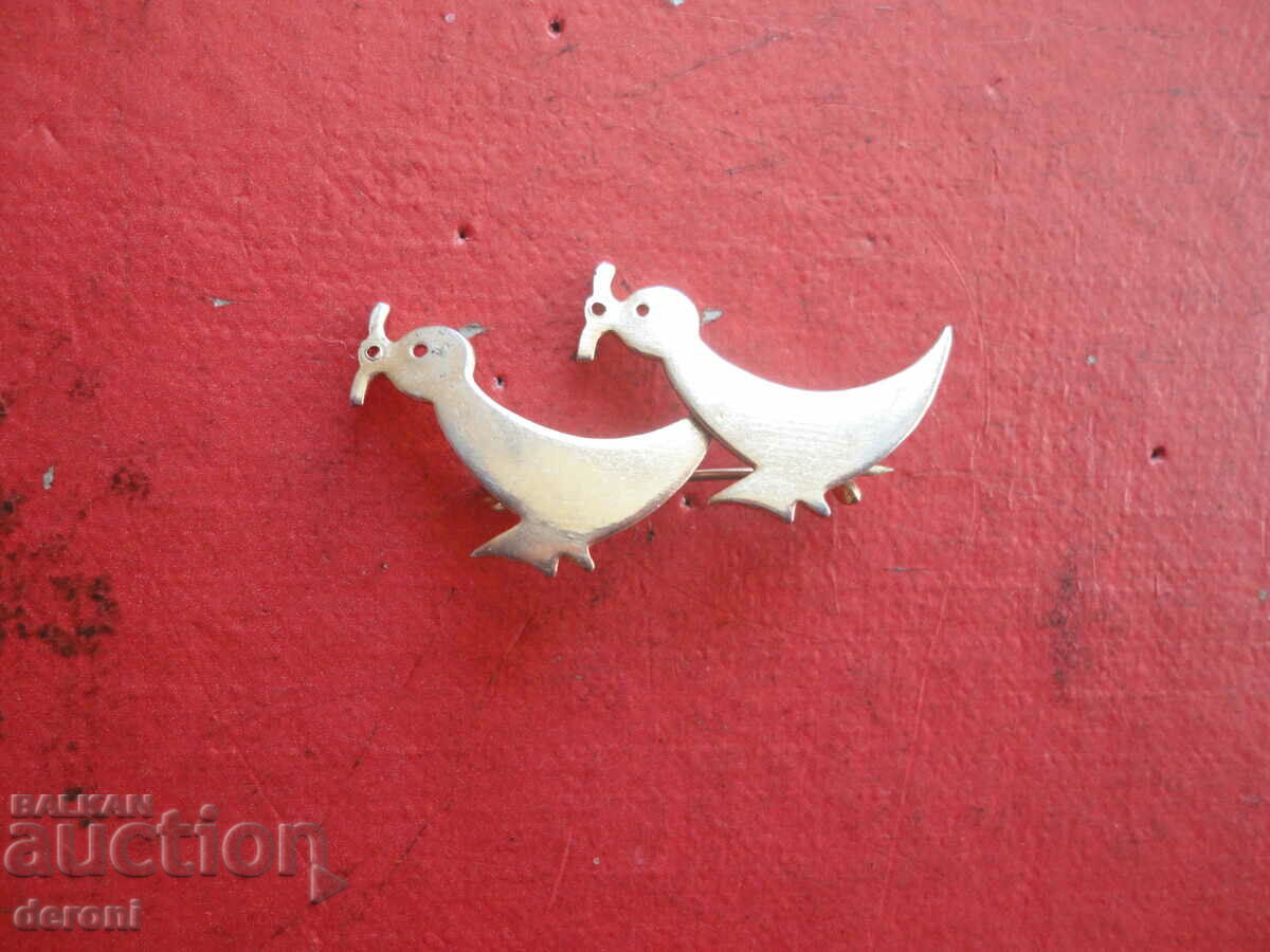 Delivery of Gold-plated bird brooch 74 Delivery of Gold-plated bird brooch 74
