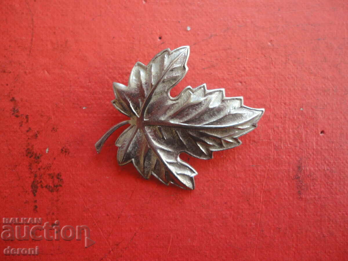 Auction brooch 81 Auction brooch 81