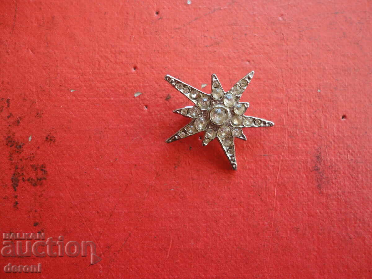 Επιχρυσωμένη καρφίτσα με πέτρες 82 αστεριών με τιμή 10.00 BGN | € 5.11 Επιχρυσωμένη καρφίτσα με πέτρες 82 αστεριών με τιμή 10.00 BGN | € 5.11