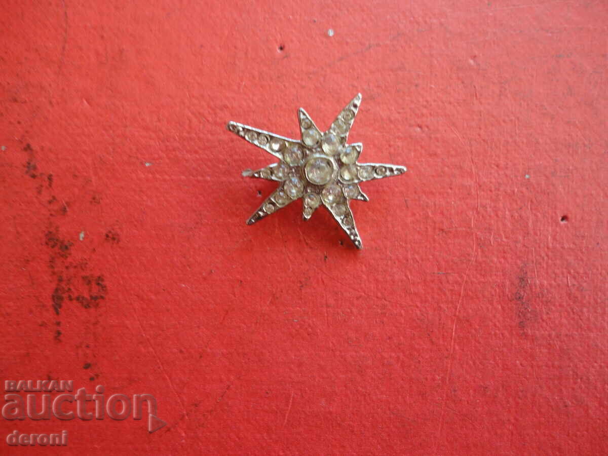 Παράδοση Επιχρυσωμένη καρφίτσα με πέτρες 82 αστεριών Παράδοση Επιχρυσωμένη καρφίτσα με πέτρες 82 αστεριών