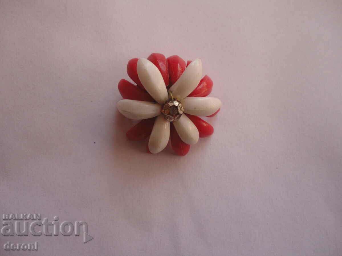 Bakelite brooch 3 with price 10.00 BGN | € 5.11