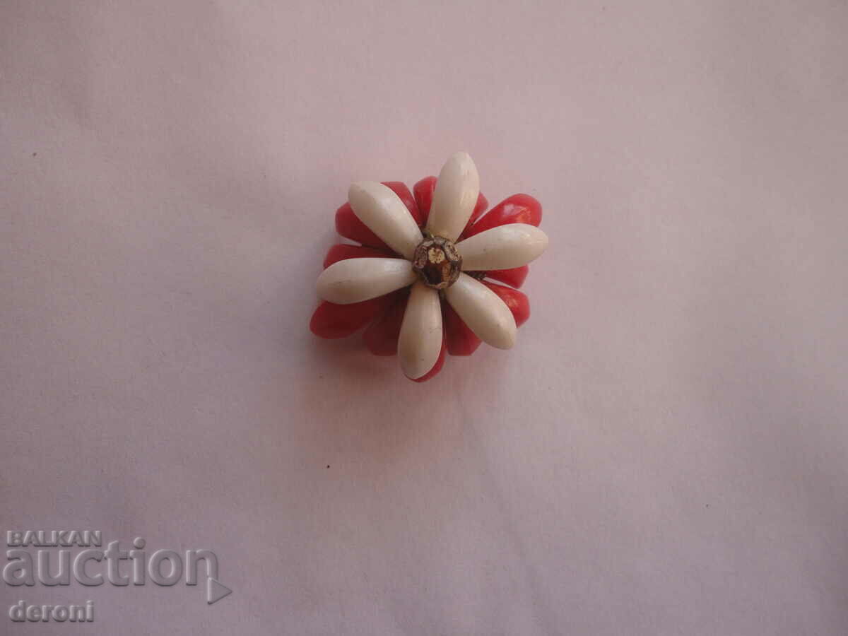 Delivery of Bakelite brooch 3