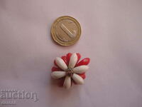 Bakelite brooch 3