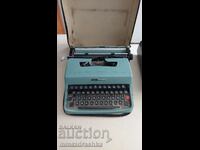 Olivetti typewriter, excellent