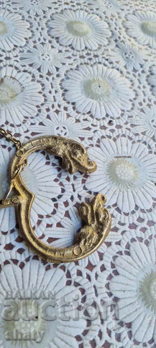 Delivery of A large bronze bell Delivery of A large bronze bell