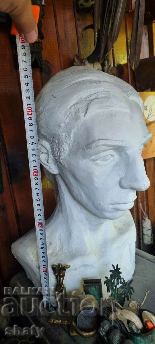 Sculptură veche. Figura