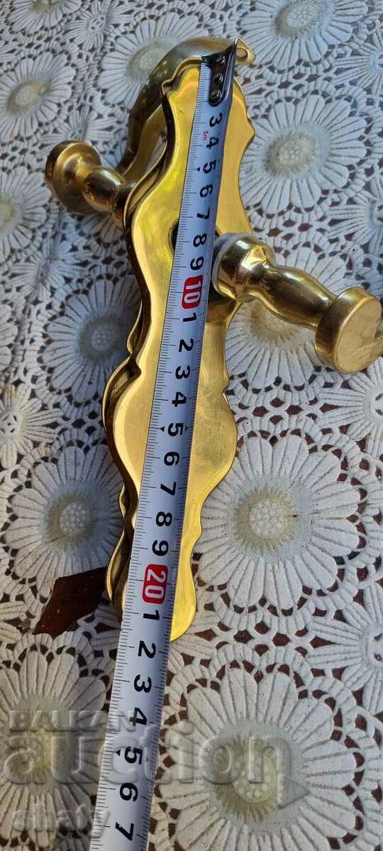 Old bronze doorknobs with price 60.00 BGN | € 30.68 Old bronze doorknobs with price 60.00 BGN | € 30.68