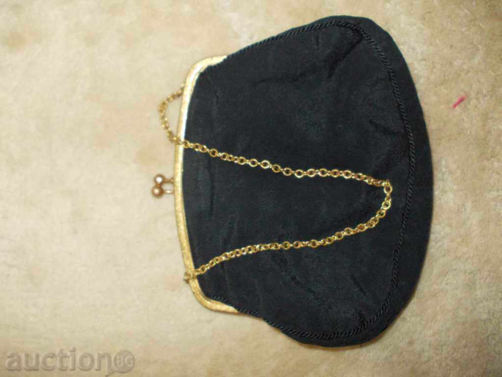 Retro handbag with price 25.00 BGN | € 12.78 Retro handbag with price 25.00 BGN | € 12.78