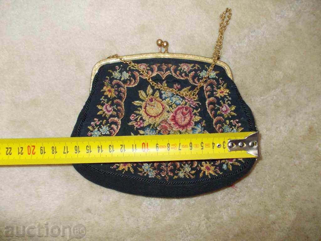 Delivery of Retro handbag Delivery of Retro handbag