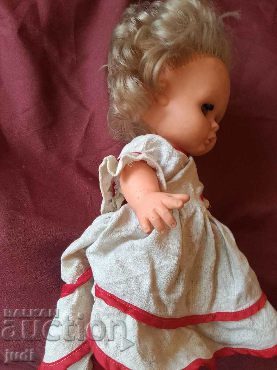 Auction Social doll with blinking eyes Auction Social doll with blinking eyes