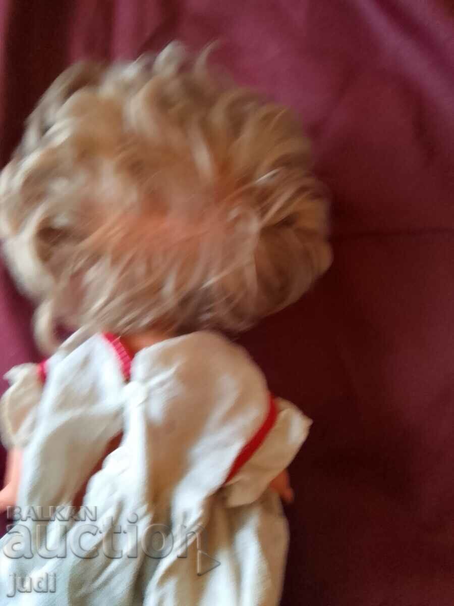 Delivery of Social doll with blinking eyes Delivery of Social doll with blinking eyes