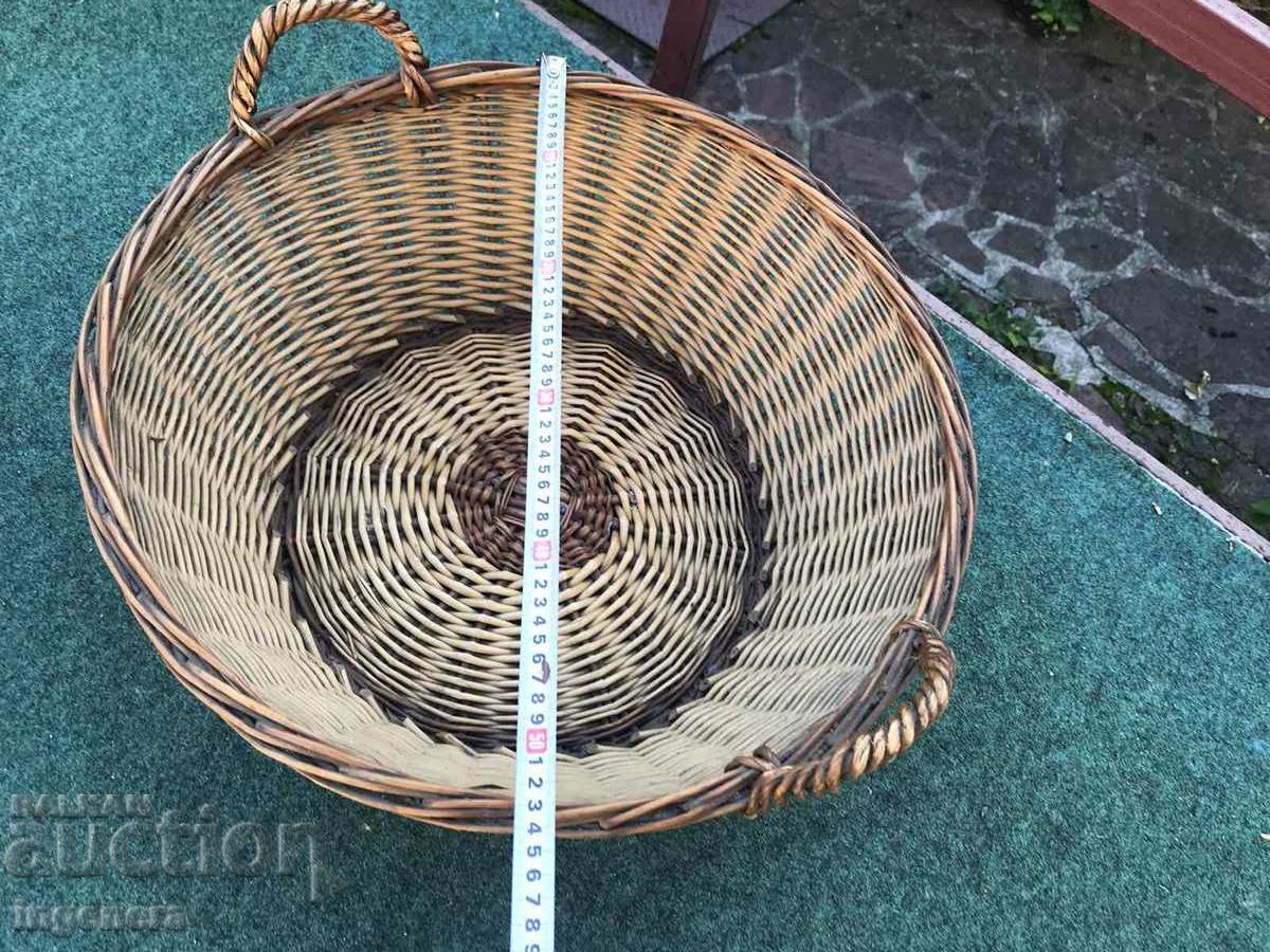 Auction PANER WITTLED WOOD HUGE RATTAN Auction PANER WITTLED WOOD HUGE RATTAN