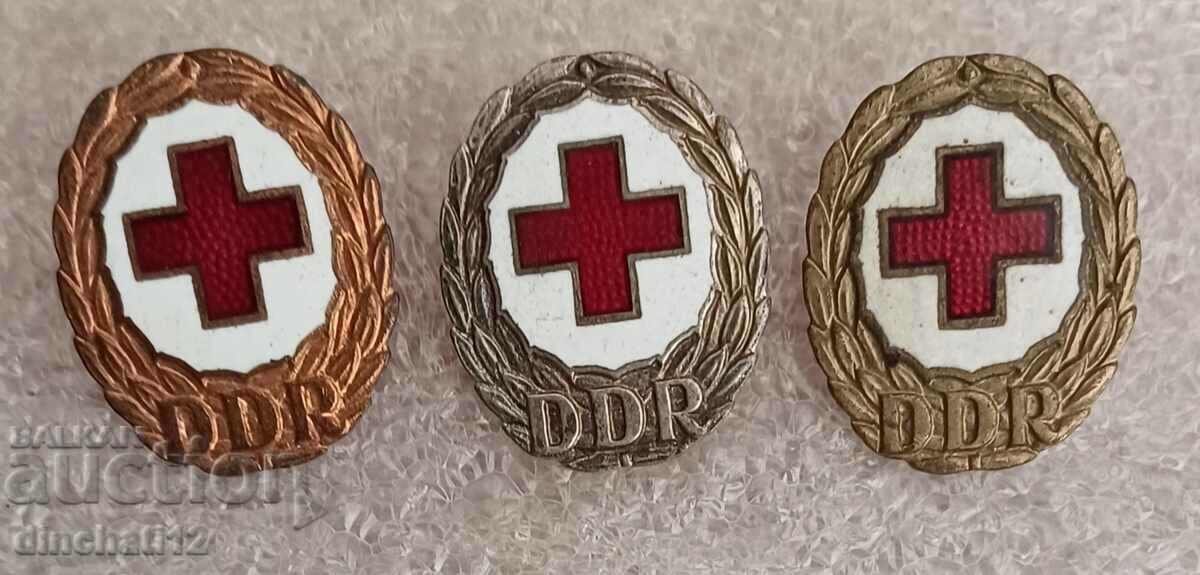 Delivery of Badges. Red Cross Germany - DDR Rotes Kreuz. 3 pieces Delivery of Badges. Red Cross Germany - DDR Rotes Kreuz. 3 pieces