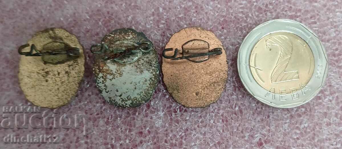 Badges. Red Cross Germany - DDR Rotes Kreuz. 3 pieces - 5 Badges. Red Cross Germany - DDR Rotes Kreuz. 3 pieces - 5