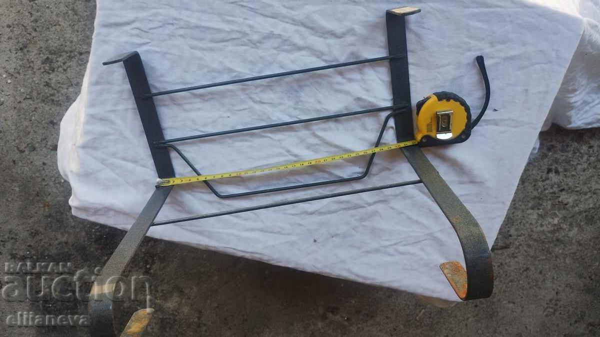 Suport metalic pentru oale 32 cm cu preț 20.00 BGN | € 10.23