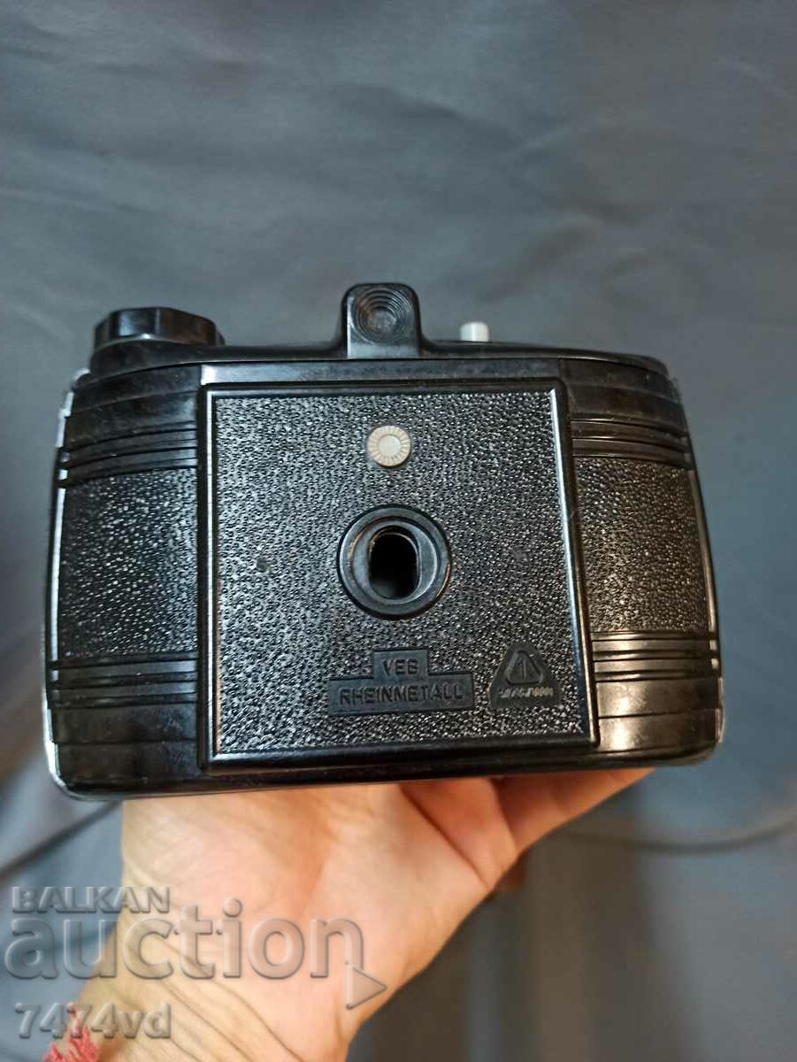 Auction  OLD BAKELITE CAMERA